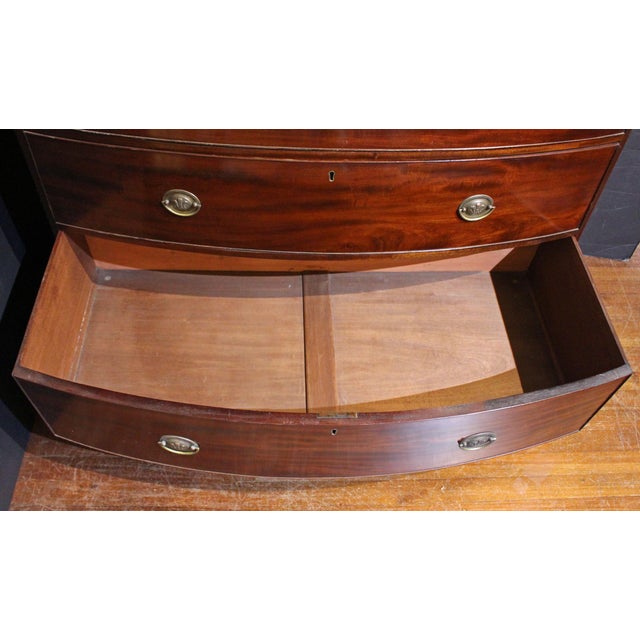 Circa 1800 Georgian Bowfront Mahogany Chest on Chest For Sale In Raleigh - Image 6 of 12