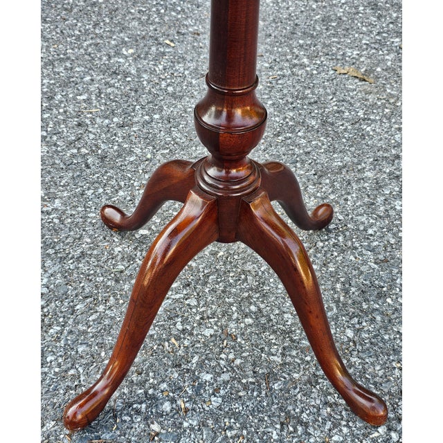 Mid 20th Century George III Mahogany Bookmatched Pedestal Quadfeet Tea Table For Sale - Image 5 of 5