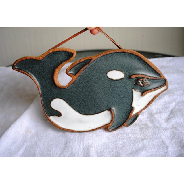Victoria Littlejohn Vintage Victoria Littlejohn Ceramic Orca Whale Trivet For Sale - Image 4 of 6