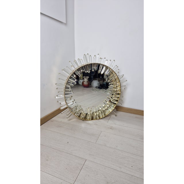 Round Mirror in Brass-Plated Iron with Diamond-Cut Glass Stalactites and Magnet For Sale - Image 12 of 18