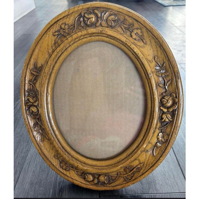 1920s Vintage Ornate Oval Wood Picture Frame With Floral Rose Relief Motif, 14" X 12" For Sale - Image 5 of 7
