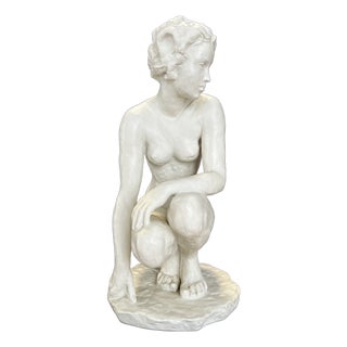 Porcelain Sculpture of Squatting Woman by Fritz Klimsch for Rosenthal, 1940 For Sale