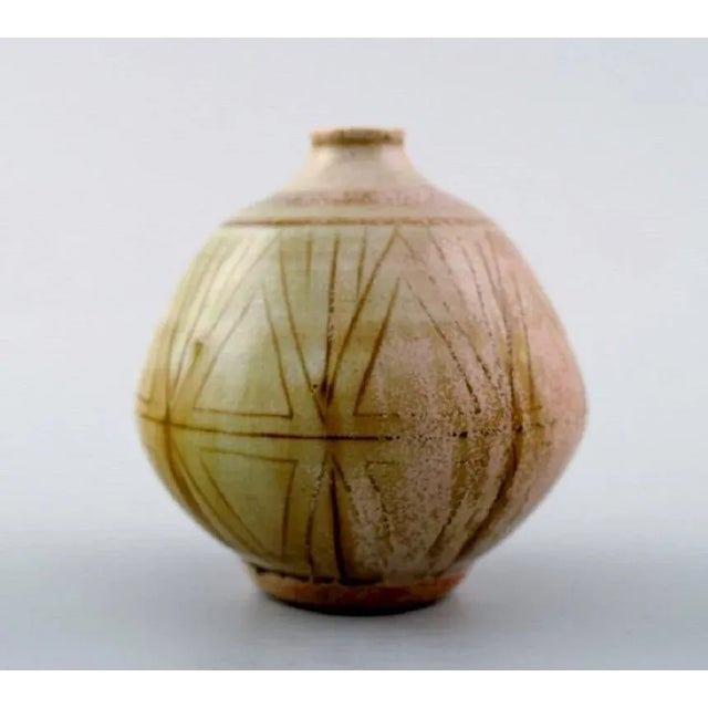 John Andersson for Höganäs. Miniature ceramic vase. Measures: 7 x 6.5 cm. In perfect condition.