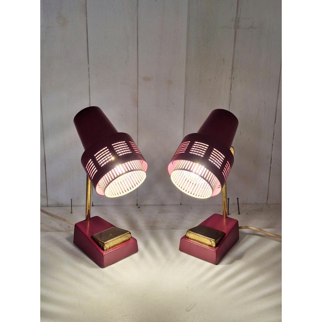 1960s Mid-Century Bedside Lamps in Red Lacquered Metal with Brass Accents, 1960s, Set of 2 For Sale - Image 5 of 7