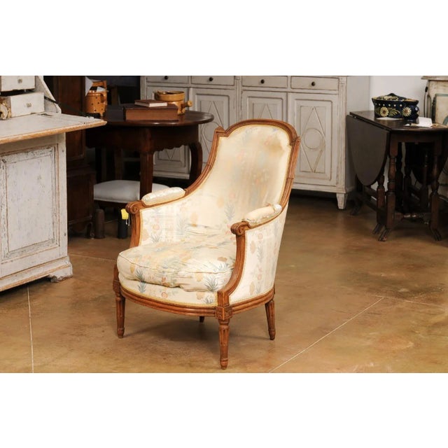 French Louis XVI Period Late 18th Century Walnut Bergère Chair with Curving Back For Sale - Image 4 of 12