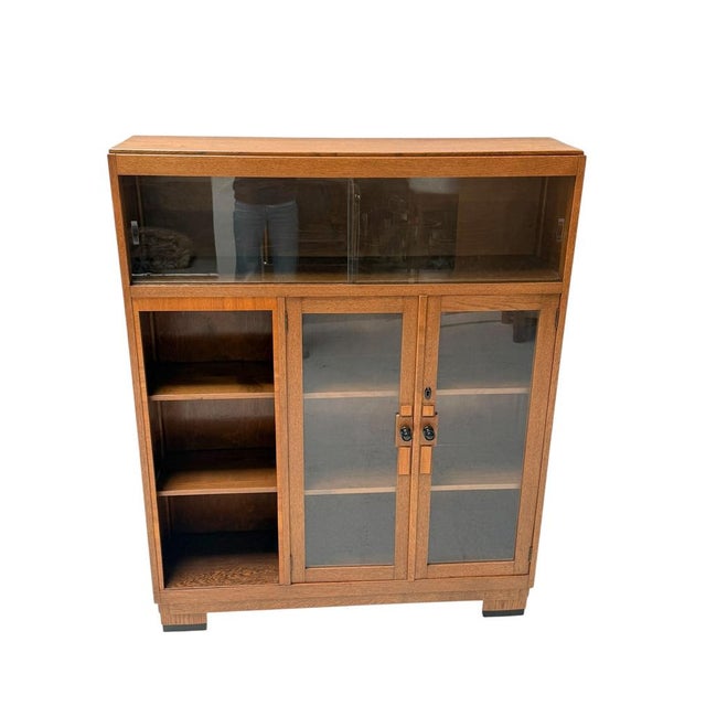 1930s Art Deco Modernist Display Bookcase in Oak with Glass Doors, 1930s For Sale - Image 5 of 12