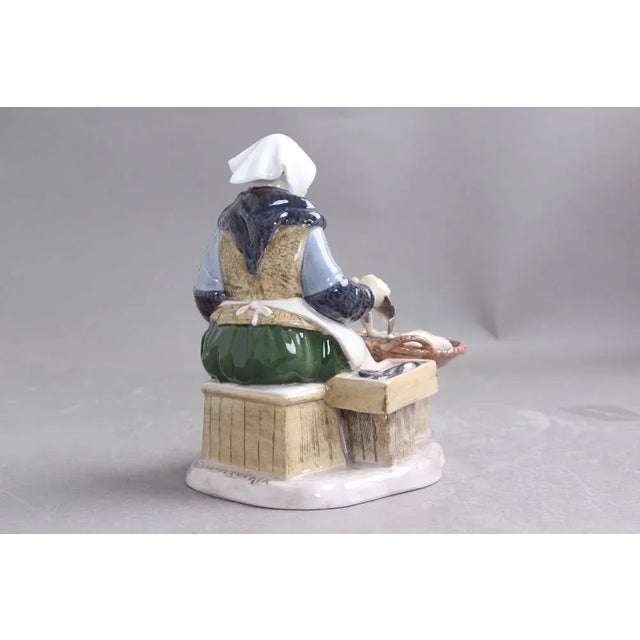 Model 2233 Fisherwoman Figure from Bing & Grøndahl, 1950s For Sale - Image 6 of 9
