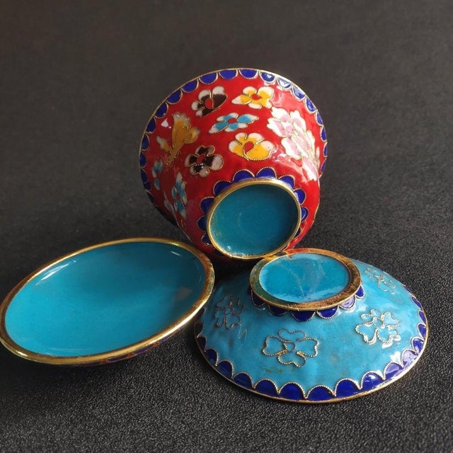 Vintage Chinese Red Cloisonné Enamel Floral "Three-Piece" Tea Bowl Set For Sale - Image 4 of 6