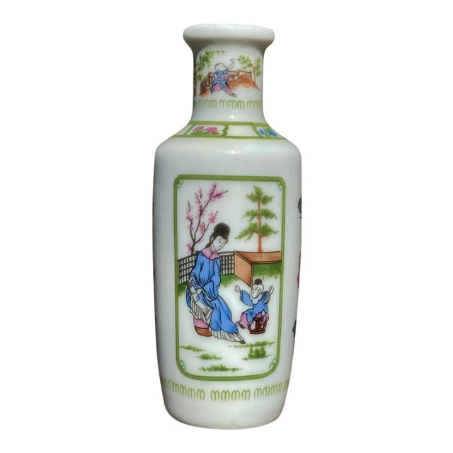 Vintage Chinese Small Porcelain Geisha Motif Vase For Sale