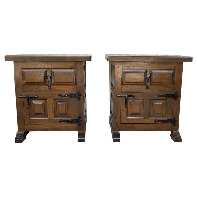 Early 20th Century Pair of Spanish Nightstands with One Drawers, Door and Iron Hardware For Sale In Miami - Image 6 of 18