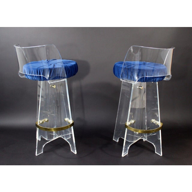 1970s Vintage Mid Century Modern Hollywood Regency Lucite & Brass Swivel Barstools - a Pair For Sale - Image 4 of 9