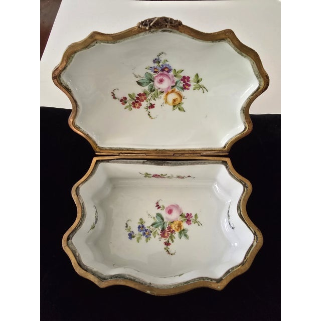 Late 19th Century Late 19th Century Antique Sea Shell French Sevres Ridged Jewelry Box Casket For Sale - Image 5 of 12