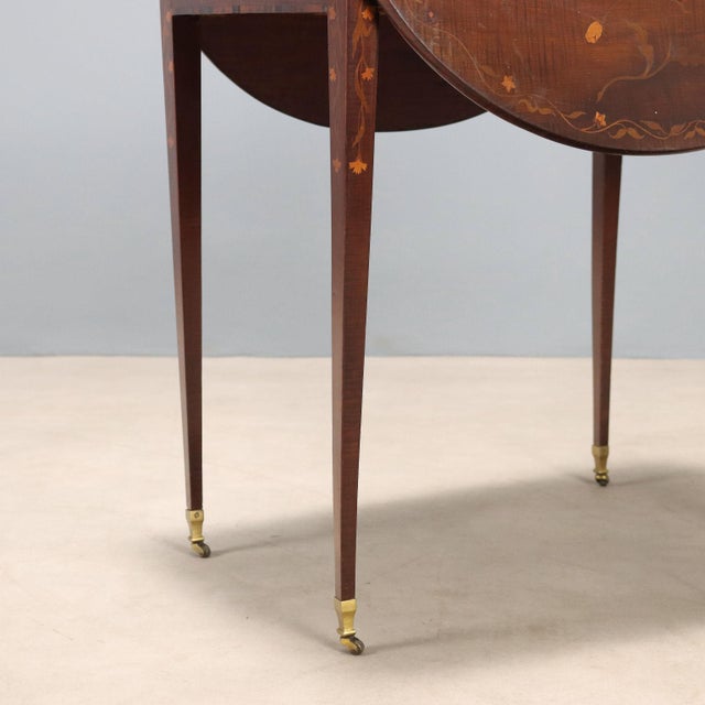 Brown Small English Table in Mahogany For Sale - Image 8 of 13