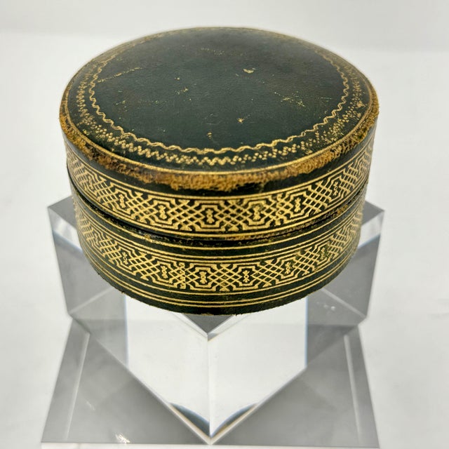 Early 1920s Round Italian Leather Jewelry Box For Sale - Image 4 of 12