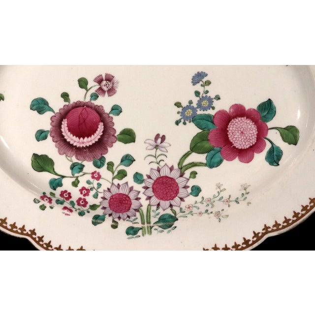 Barr, Flight & Barr Worcester Porcelain Serving Dish in Chinese Famille Rose Style For Sale - Image 4 of 11