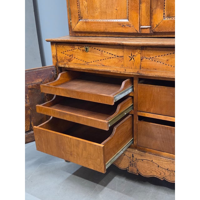 Early 19th Century Antique French Elm Deux Corps Buffet Cabinet With Inlay and Fitted Interior For Sale - Image 5 of 18