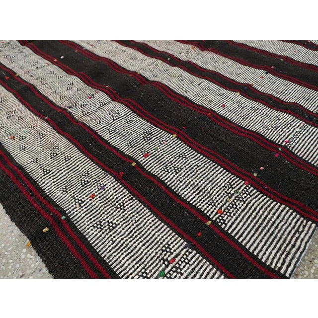 Textile Galerie Shabab Collection Mid-20th Century Handmade Turkish Flatweave Kilim Accent Rug For Sale - Image 7 of 8