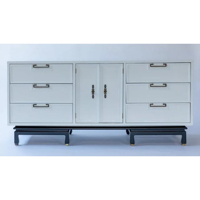 Mid 20th Century American of Martinsville Dresser For Sale In Chicago - Image 6 of 6