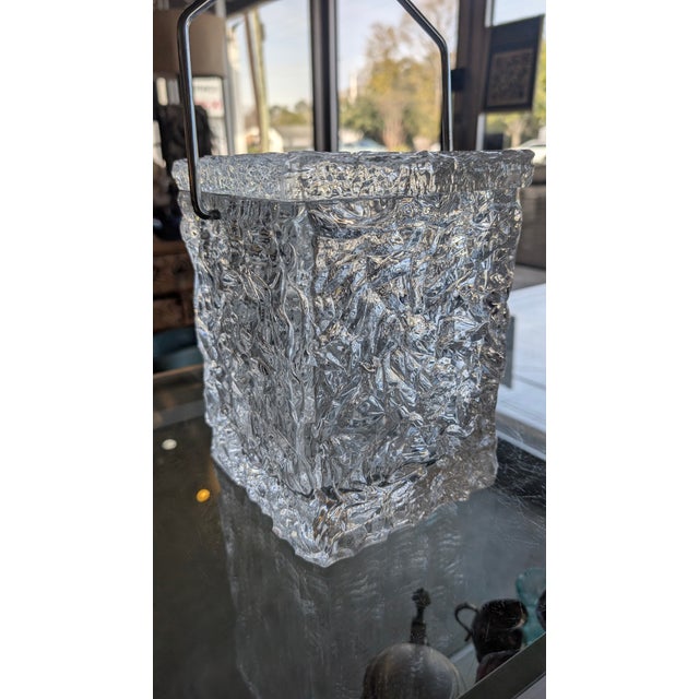 Wilardy 1960s Mid-Century Modern Textured Lucite Ice Bucket For Sale - Image 4 of 13