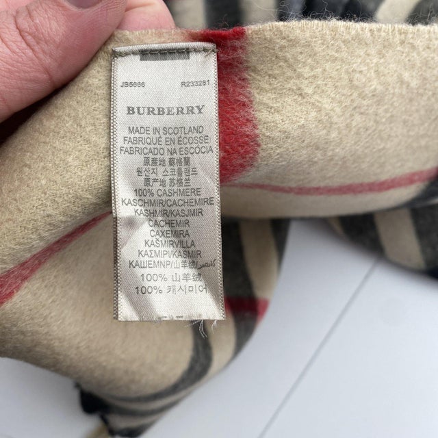 Burberry Burberry Light Beige Plaid 100% Cashmere Scarf For Sale - Image 4 of 9