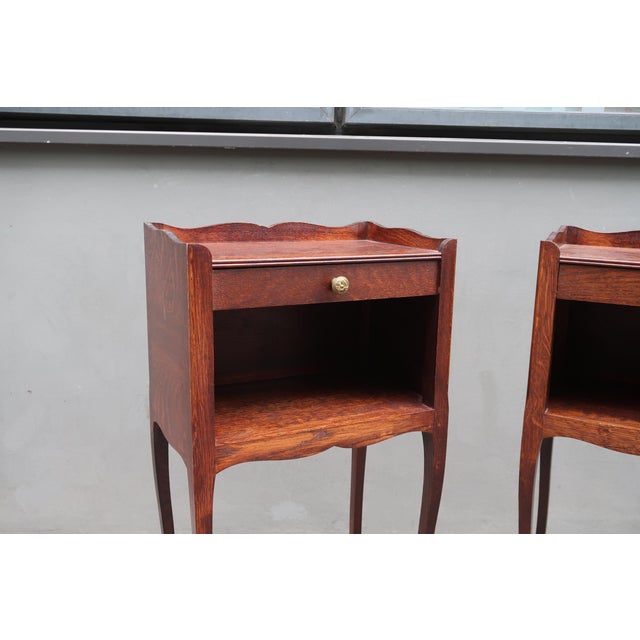 1950s Set of Two French Louis XV Style Side Tables Nightstands. For Sale - Image 4 of 13