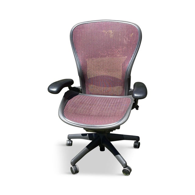 A perfectly engineered icon of contemporary design, this Aeron chair represents the pinnacle of ergonomic seating...