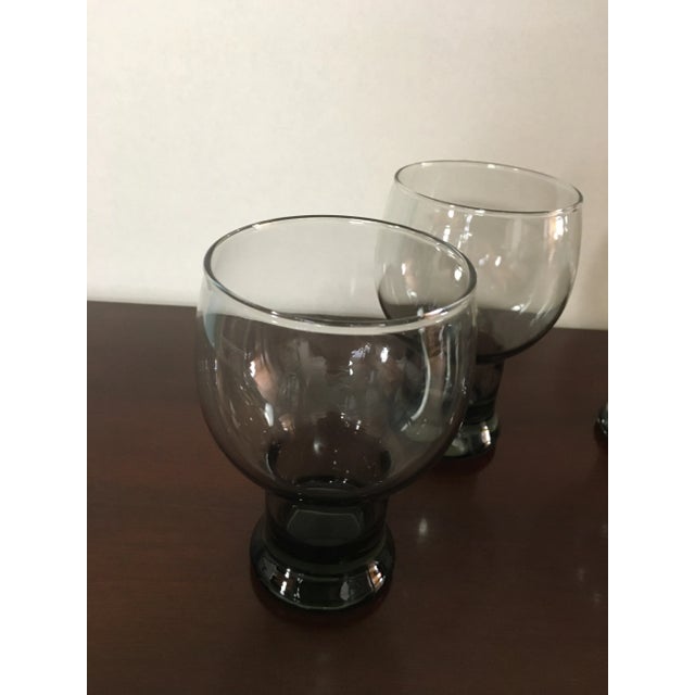 Libbey Glass Co. Vintage Libbey Stax Smoke Gray Glass Tumblers- Set of 4 For Sale - Image 4 of 6