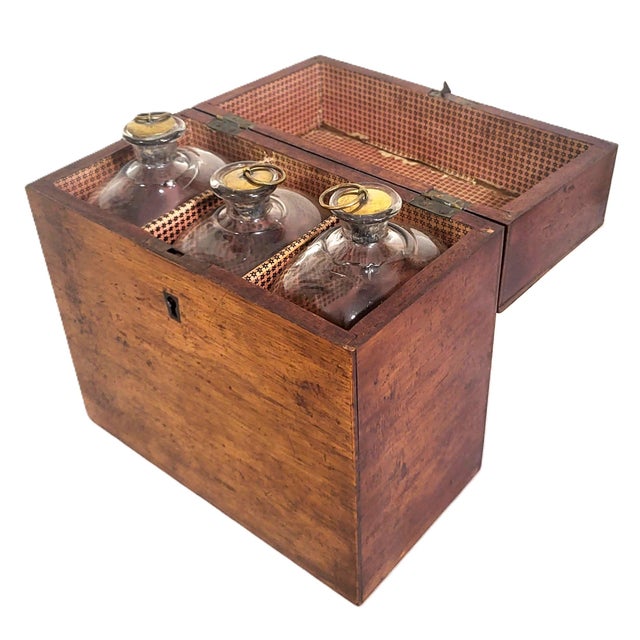 19th Century English Mahogany Traveling Bar Case 3 Bottle Liquor Decanter Box For Sale - Image 10 of 18