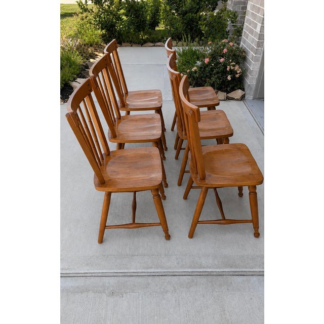 Ethan Allen Vintage Set of 6 Ethan Allen “Squire” Maple Windsor Dining Chairs – Heirloom Nutmeg Finish For Sale - Image 4 of 5