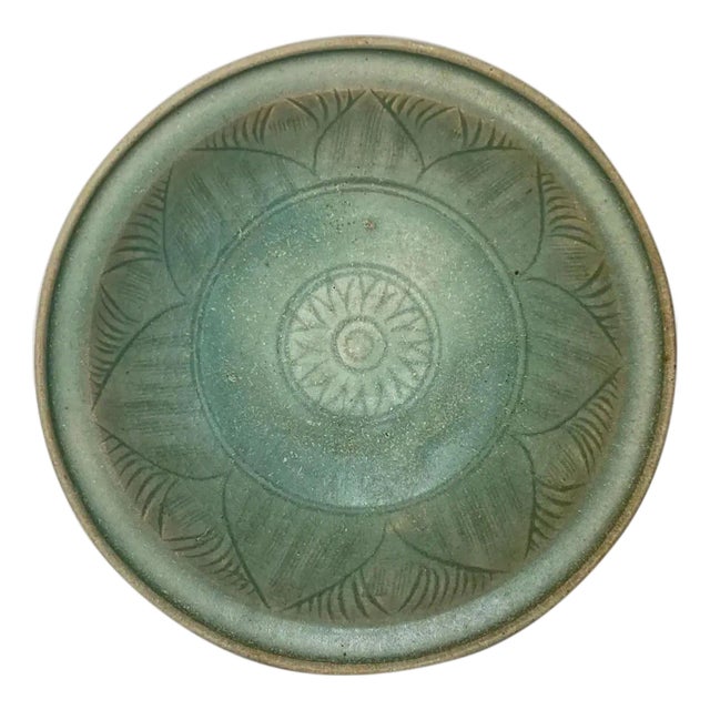 Large Thai Sawankhalok Celadon Stoneware Bowl For Sale