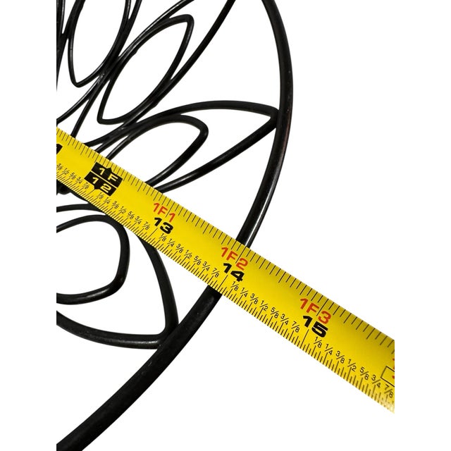 Metal 1960s Mid-Century Modern Metal Wire Fruit Bowl in Black For Sale - Image 7 of 9