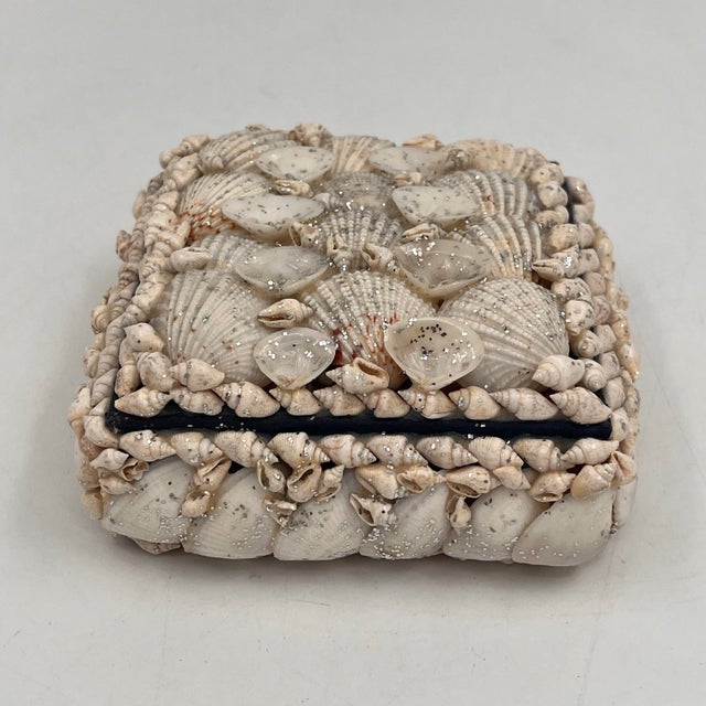 Vintage Coastal Sailors Valentine Shell Encrusted Trinket Box Blue Interior For Sale In New York - Image 6 of 9