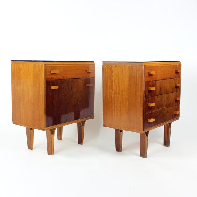 Mid-Century Bedside Tables in Walnut and Black Glass, Former Czechoslovakia, 1960s, Set of 2 For Sale - Image 6 of 16