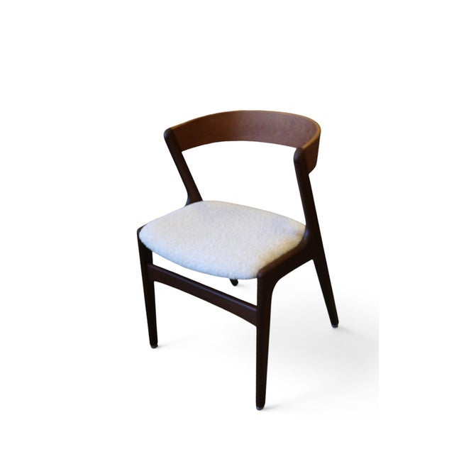 Chairs in the T21 model, also known as the Fire Chair, are attributed to a Danish design, and this is the very rare...