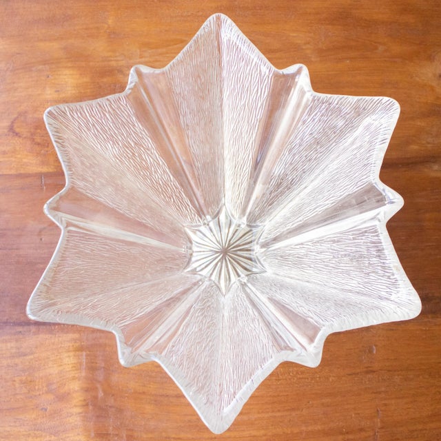 Mod clear glass centerpiece/bowl with starburst design. French, 1960s. Good vintage condition. Ref #: H1218-02 Dimensions:...