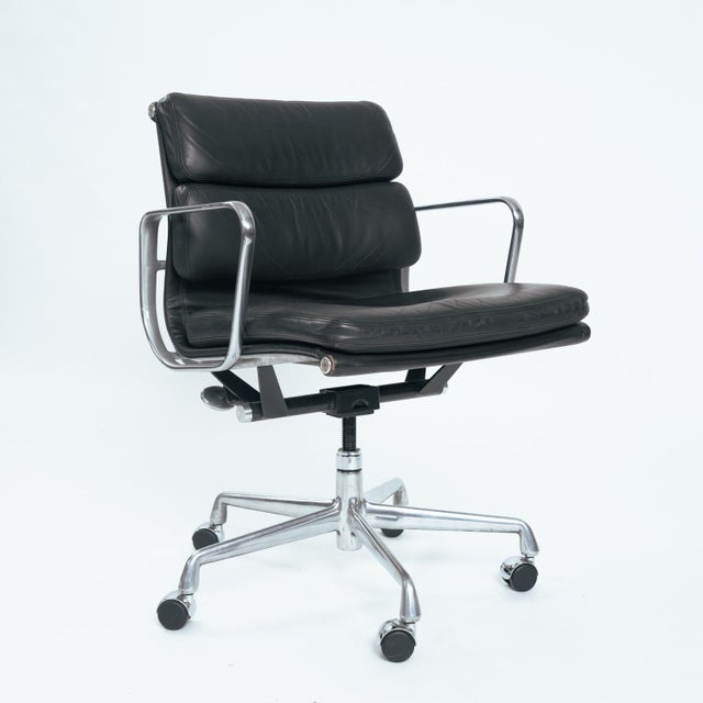 Brown EA217 Softpad Desk Chair by Charles and Ray Eames for Herman Miller For Sale - Image 5 of 18