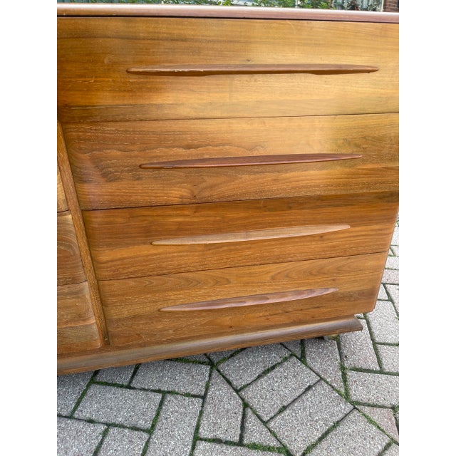 1950s Vintage Mid-Century Modern Bissman Walnut Dresser For Sale - Image 10 of 12