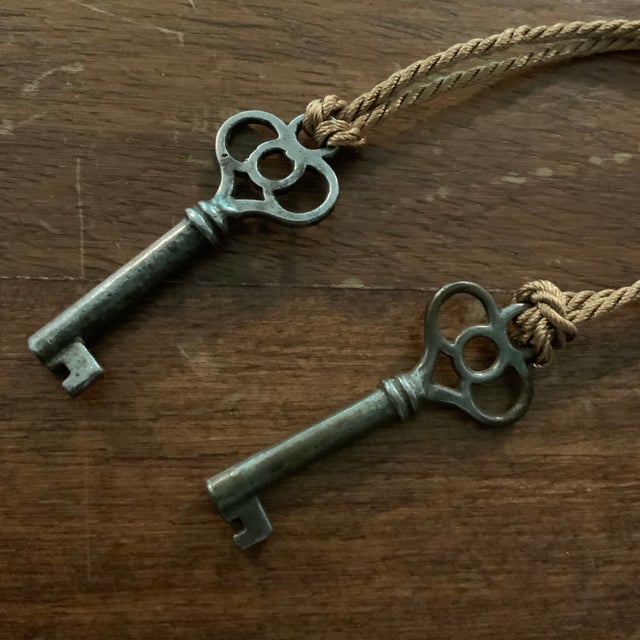 Bunny Williams Home Pair of 9.5” French‑Style Passementerie Tassels With Antique Skeleton Keys - Grandmillennial, Ralph Lauren, Alexa Hampton, Bunny Williams - See Pics! For Sale - Image 4 of 5
