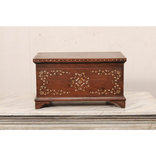 English Mid 20th Century Hand-Crafted Kashmiri Keepsake Box W/ Inlay For Sale - Image 3 of 12
