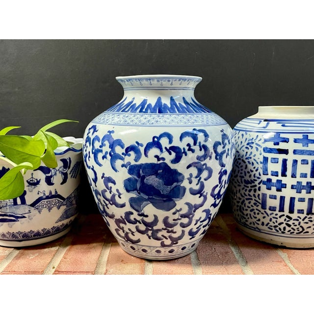 Chinoiserie Vintage Chinese Blue & White Porcelain Jar / Vase For Sale - Image 3 of 10
