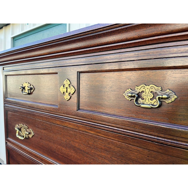 1980s Davis Cabinet Co Queen Anne Cherry Flat Top Highboy Chest of Drawers For Sale - Image 9 of 12