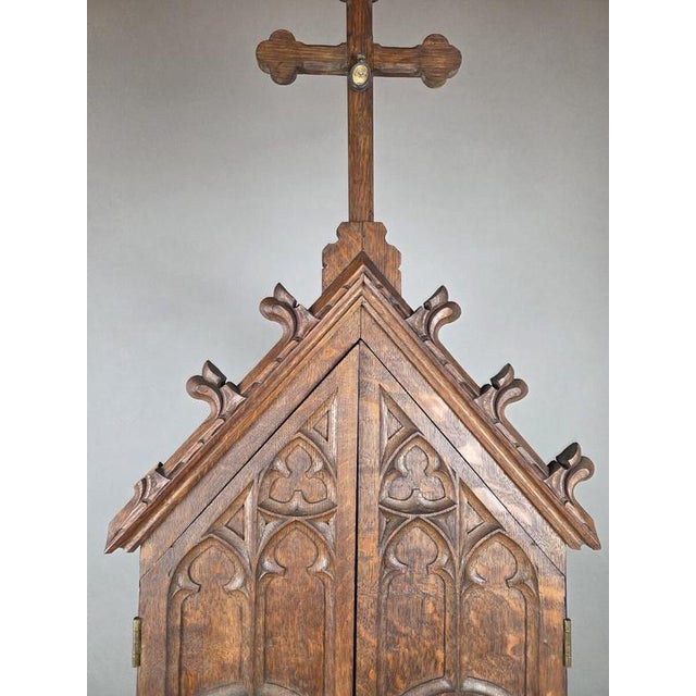 Neo-Gothic Tabernacle in Carved Oak, 1900s For Sale - Image 3 of 8