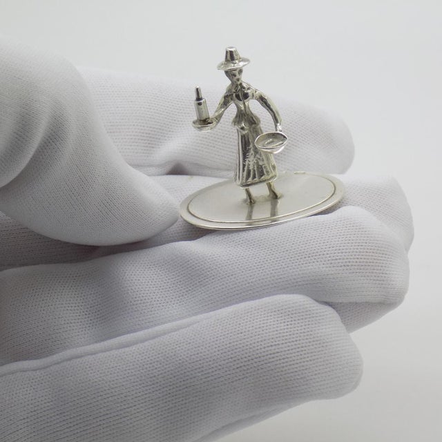 A fascinating vintage object depicting a miniature dutch quaker, crafted between the 1970s and 1980s in authentic dutch...