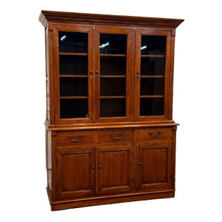 English Classic Bookcase from Eichholtz For Sale