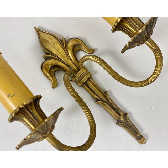 Wall Sconce in Bronze with Fleur-De-Lis Motif, France, 1930s For Sale - Image 4 of 7