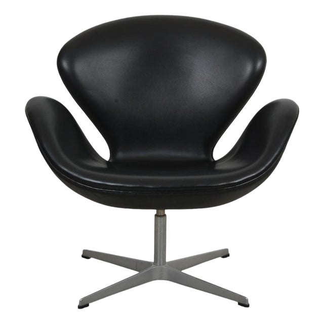 Swan Chair Black Leather by Arne Jacobsen, 1987 For Sale