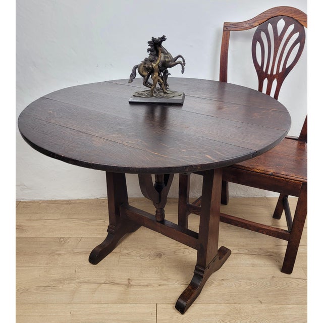 This exquisite Vigneron wine tasting table from the 19th century is a stunning piece of antique French furniture that...