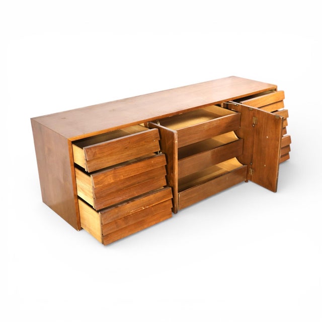 American of Martinsville Dania Lowboy Dresser, C. 1960s For Sale - Image 9 of 12