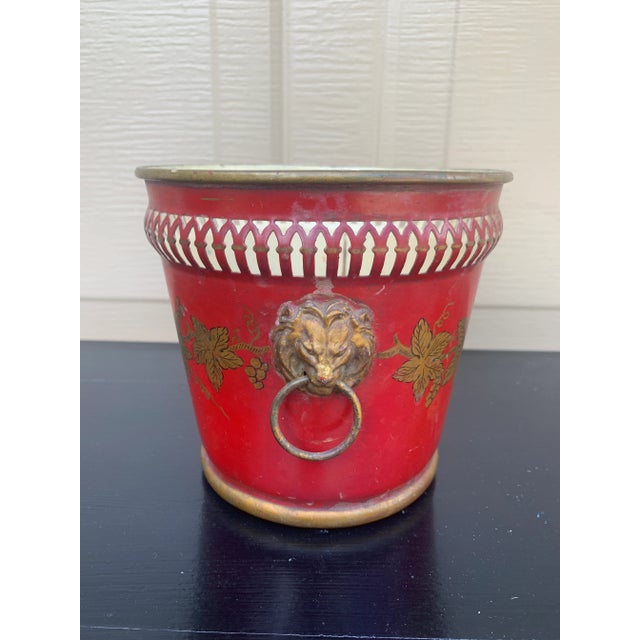 Early 20th Century French Red & Gold Tole Cachepot With Lion Head Handles and Pierced Gallery Rim For Sale - Image 5 of 8