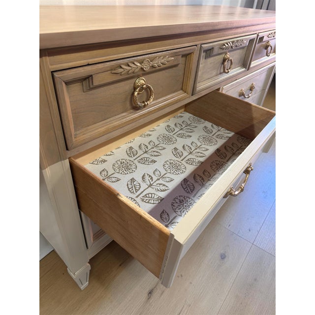 Dixie Furniture Co. 1970s Refinished Elegant Hollywood Regency Dixie Furniture Dresser in Cream & Natural Oak Tones For Sale - Image 4 of 10